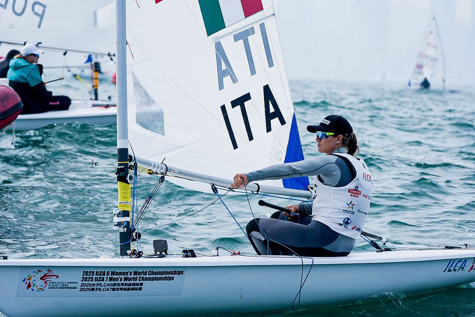 MONDIALI ILCA 2025 – QINGDAO  Prima giornata di regate completata dopo quattro giorni di attesa
