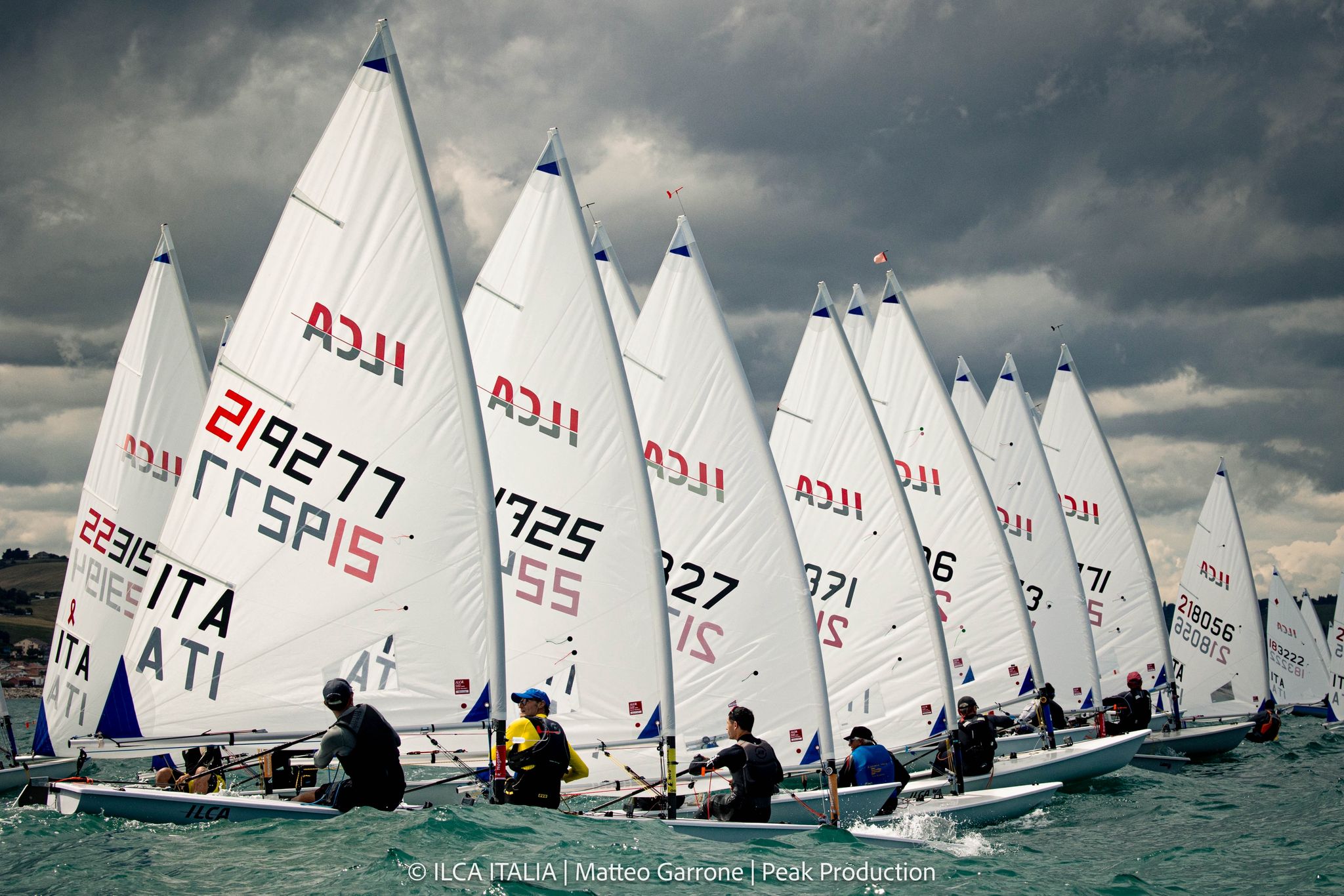 Campionato Italiano Master ILCA: partenza intensa a Civitanova tra pioggia e vento