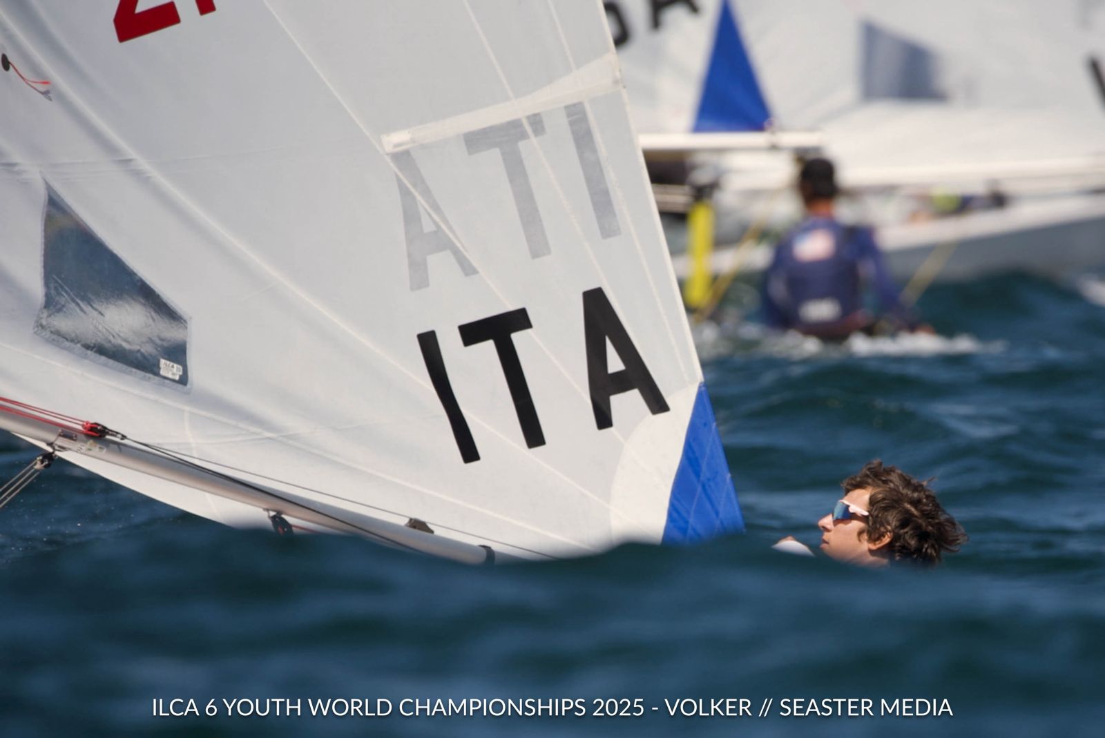 ILCA 6 Youth Worlds 2025 – Ghirotti e Cirinei in vetta a San Pedro!