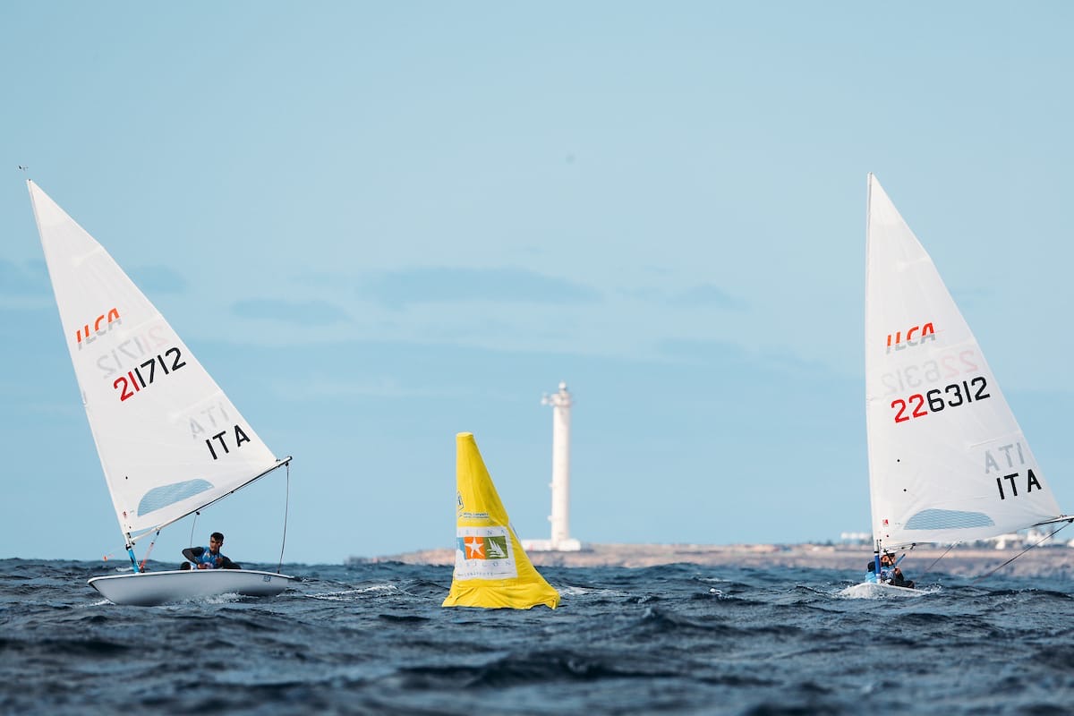 Mondiale ILCA U21 a Lanzarote: secondo giorno, Caracciolo sempre leader, Pascali 6° e Cirinei 1° U19