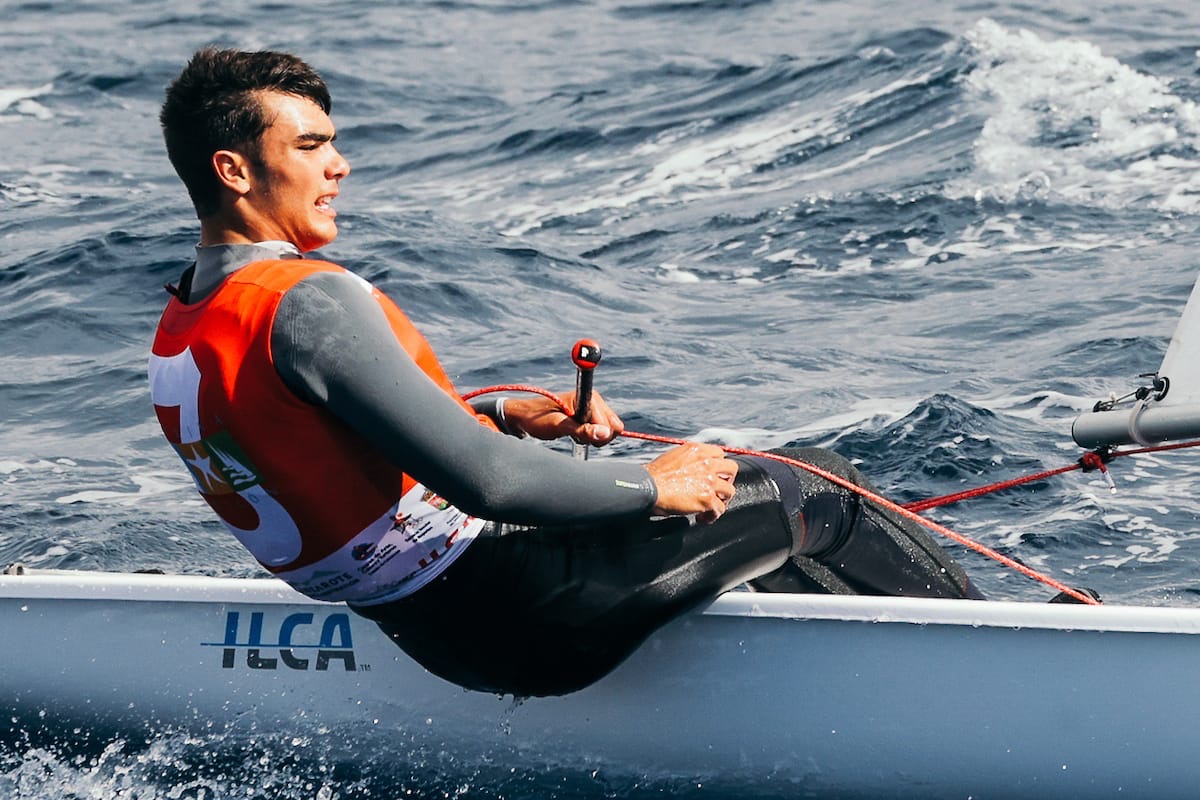 Mondiale ILCA U21 a Lanzarote: quarto giorno, Caracciolo leader con doppietta; Pascali 5°, fra U19 Cirinei 1° e Cittadini 3°